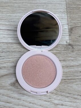 NIB Ilia Lightshift Cream Highlighter - Glint
